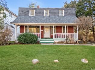 91 Red Ground Rd, Roslyn Heights, NY 11577