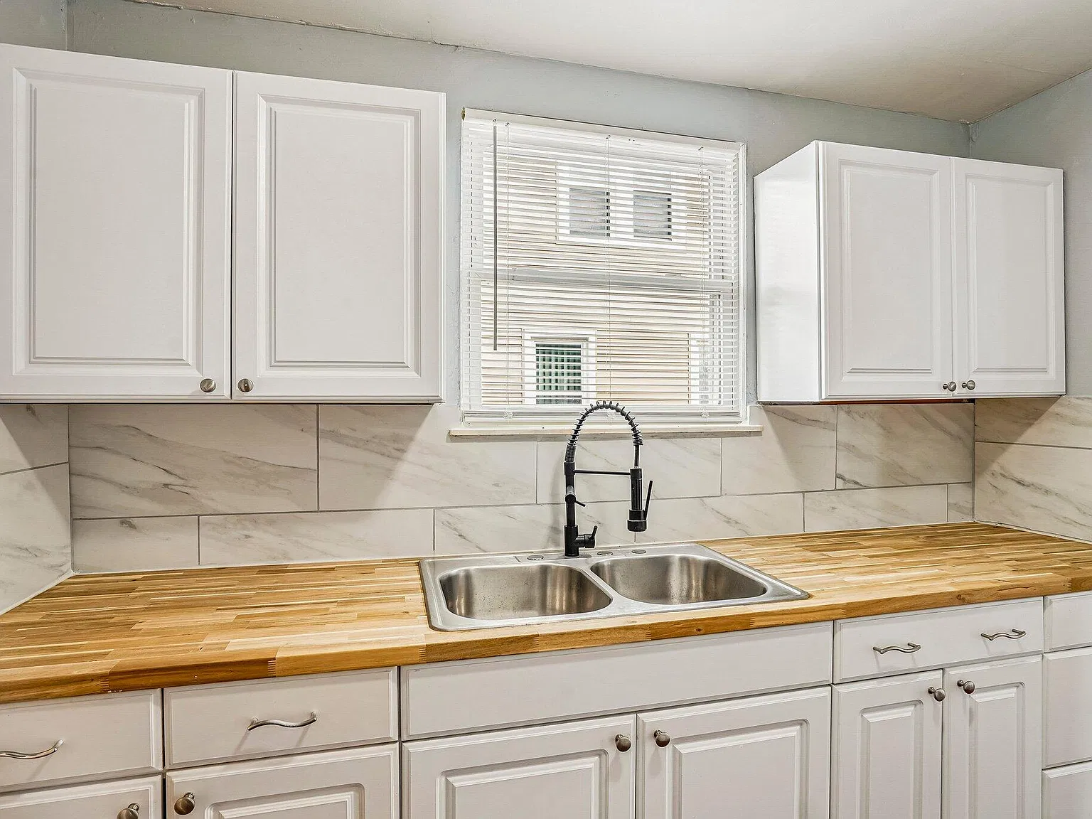 3 bed, 1.0 bath, 1355 sqft, $1,350 — Photo 3