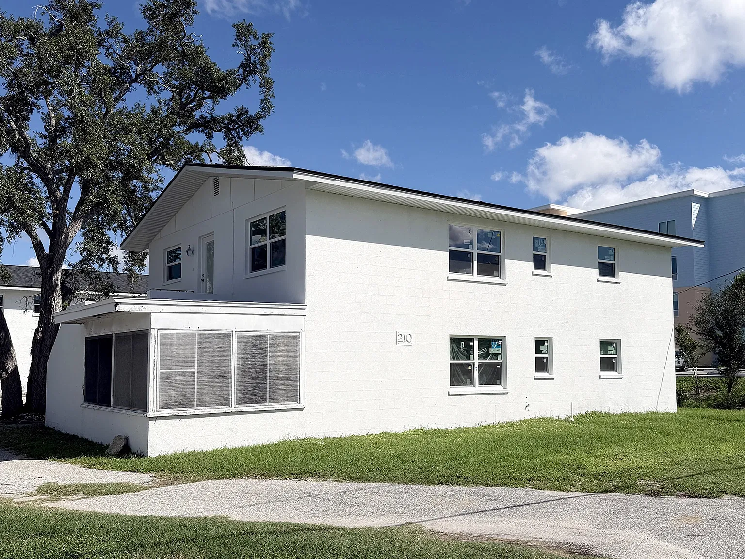 2 bed, 1028 sqft, $1,900 — Photo 2