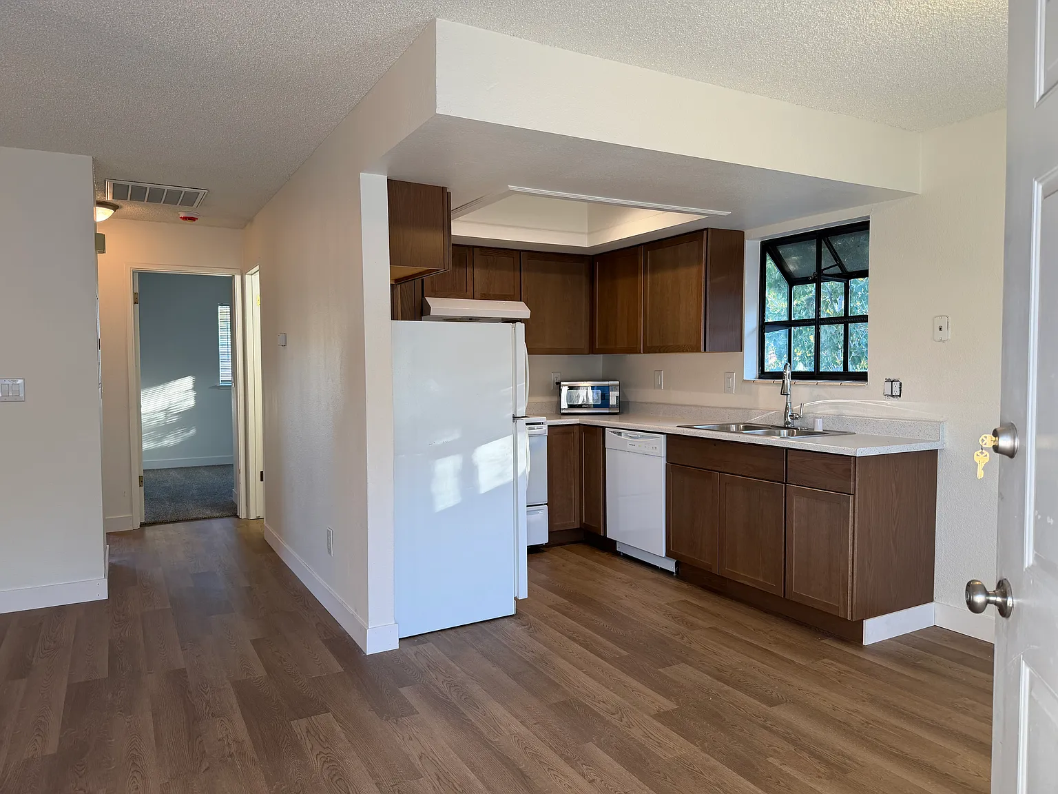 2 bed, 858 sqft, $1,775 — Photo 2