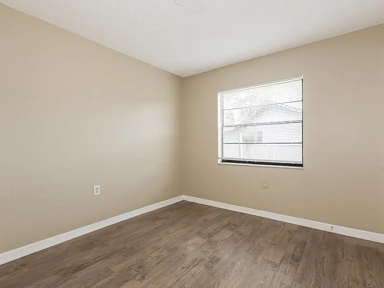 1722 Lake Crest Ave — Photo 7