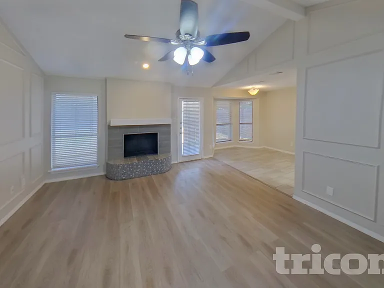 3910 Lillie St — Photo 3