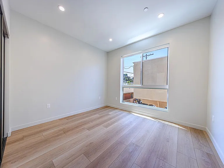 Rare Brand New Luxury Townhomes in Trendy Highland Park — Photo 25