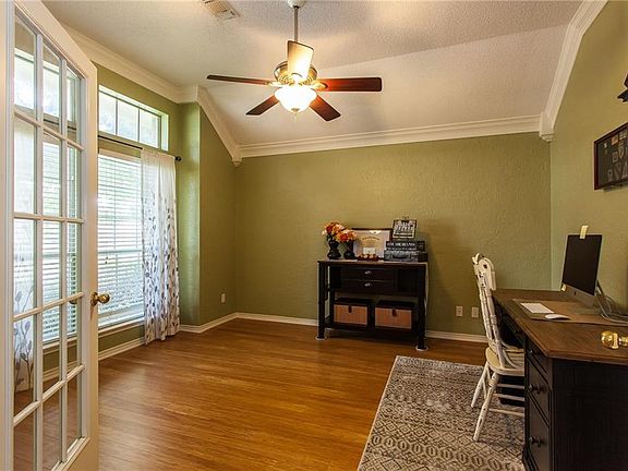 4th image of 12 Dobree Ct