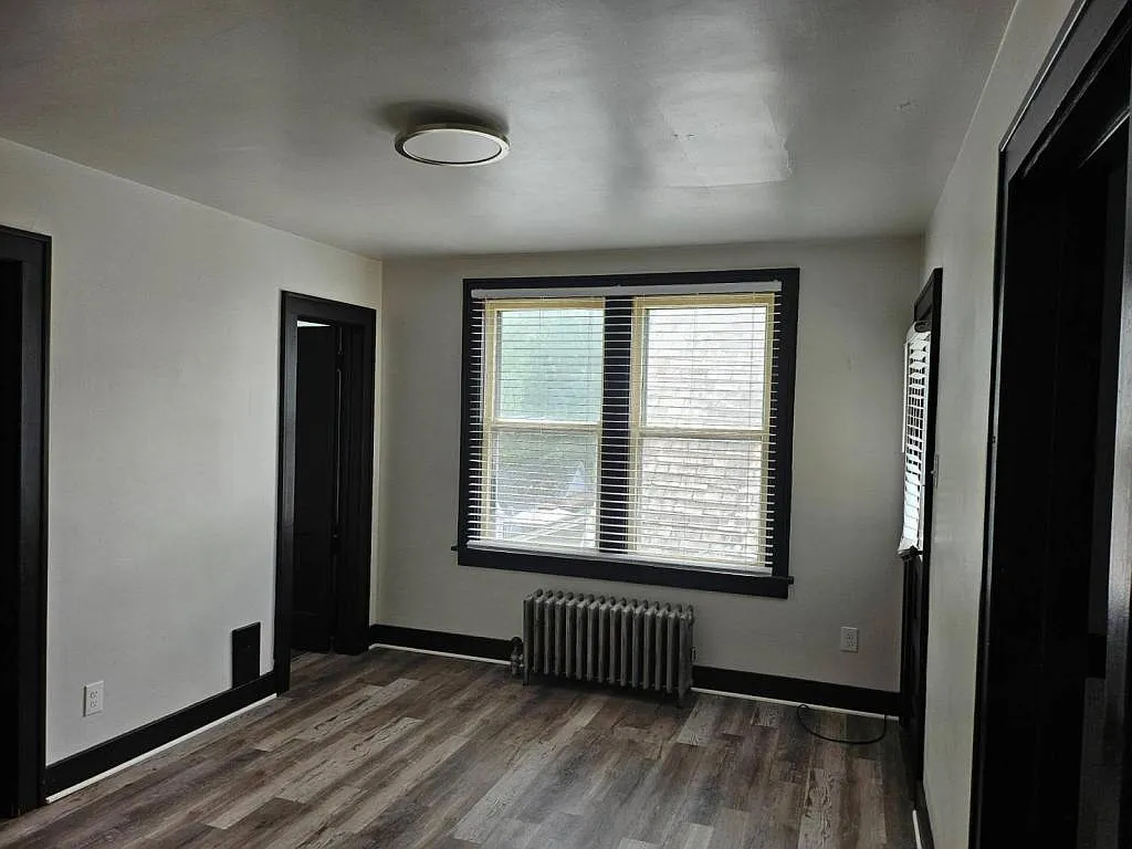 949 Maple Ave — Photo 2