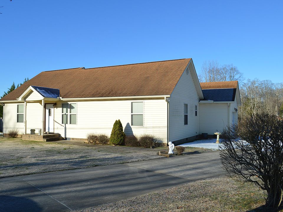 1st image of 590 Brooklawn Trl SE