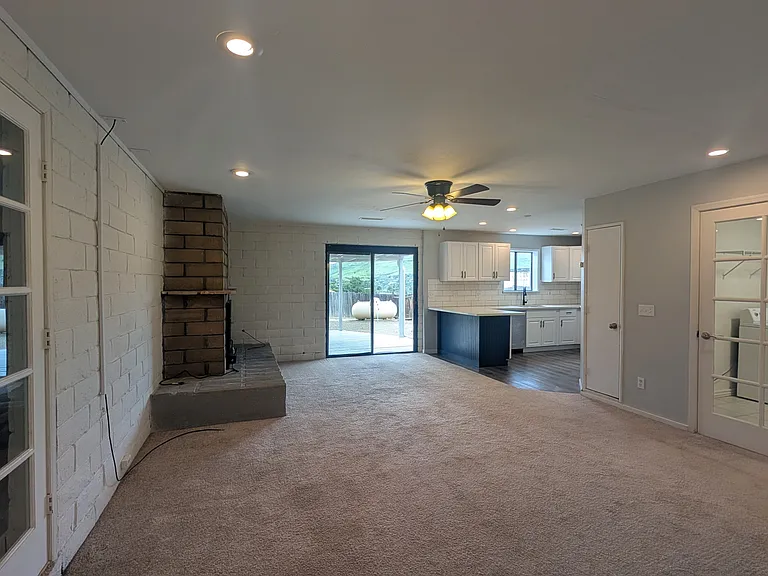 1514 N Elaine Way — Photo 7