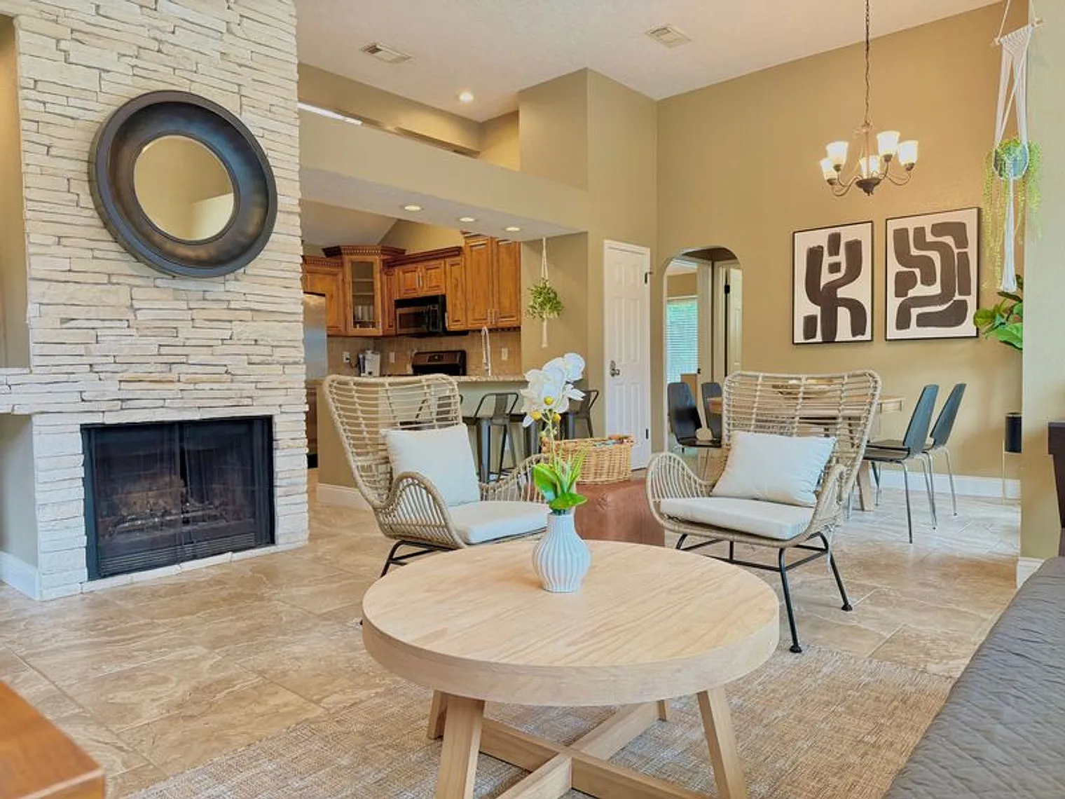 2 bed, 1.0 bath, $4,142 — Photo 2