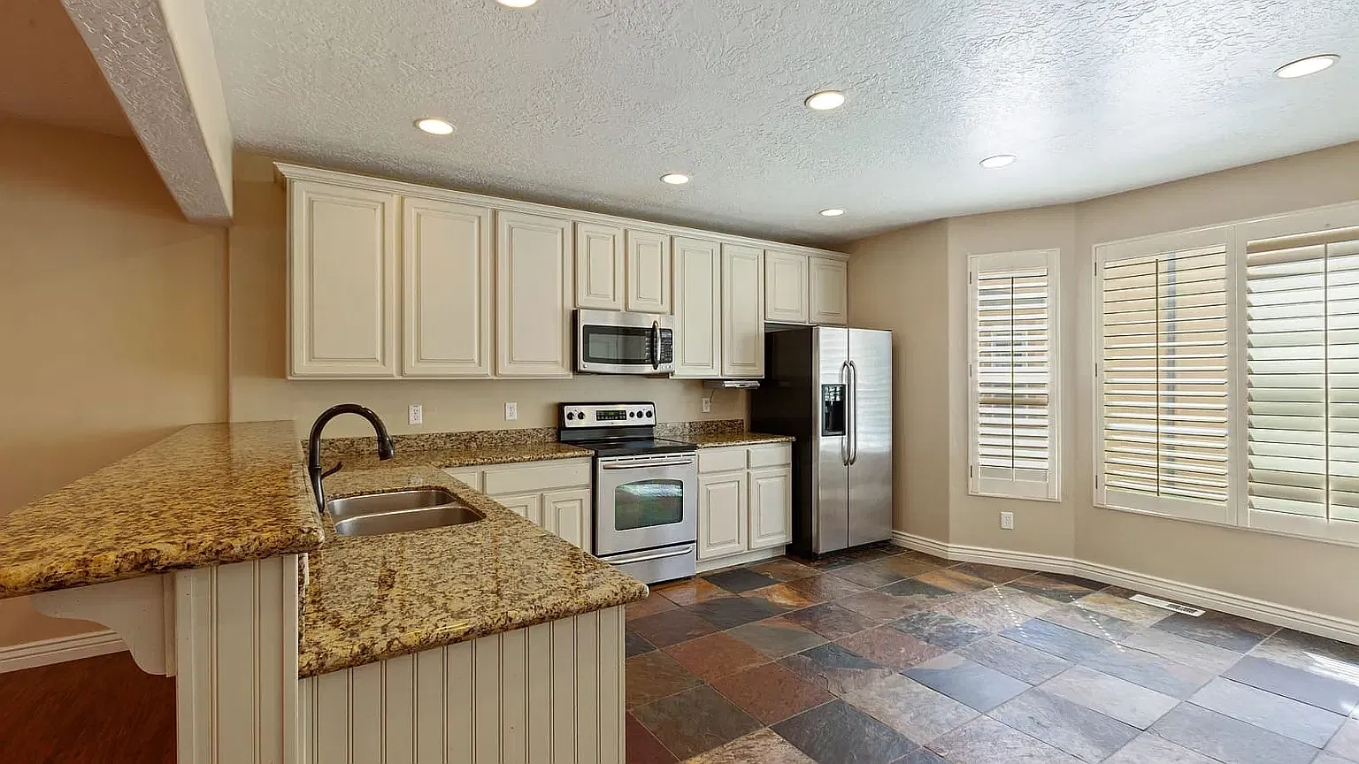 2 bed, 2.5 bath, 1607 sqft, $2,395 — Photo 4