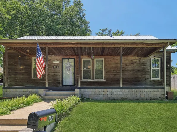 102 Nall Ave, Centerville, TN 37033