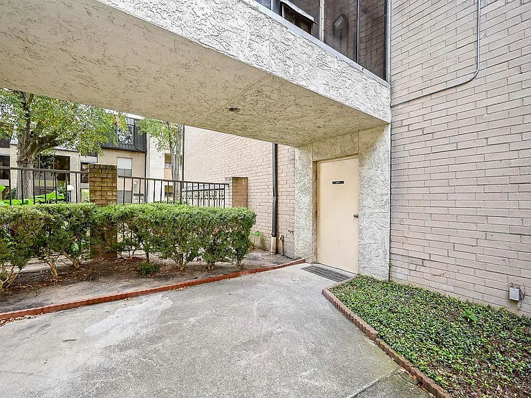 8427 Hearth Dr #2 — Photo 3