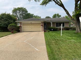 24760 N Thorndyke St W, Southfield, MI 48033