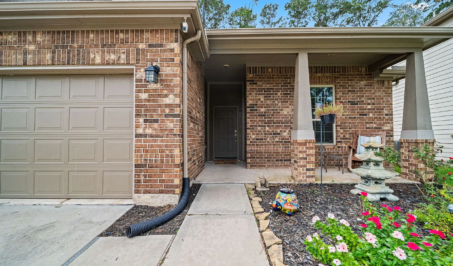 4 bed, 3.0 bath, 1899 sqft, $2,150 — Photo 2