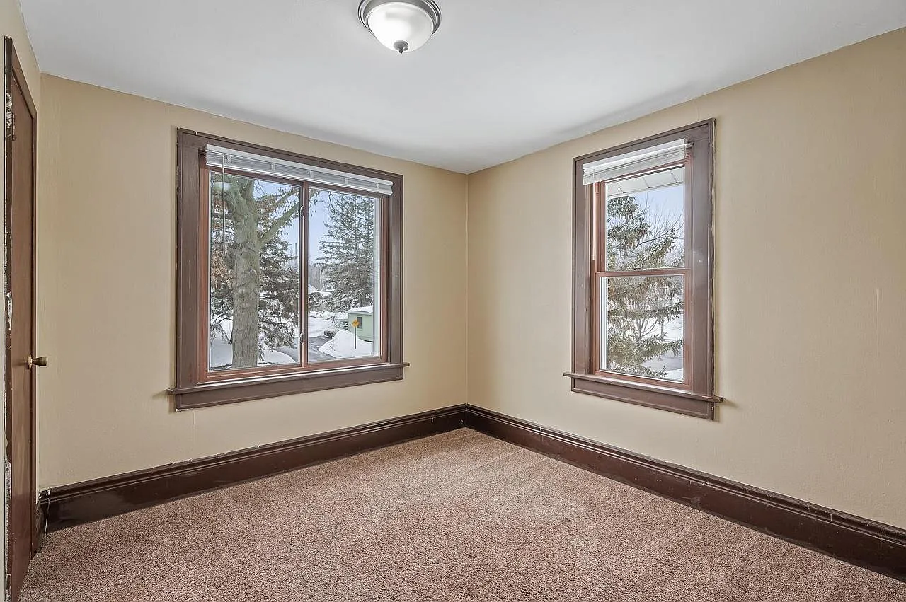 119 Wyoming St E — Photo 4