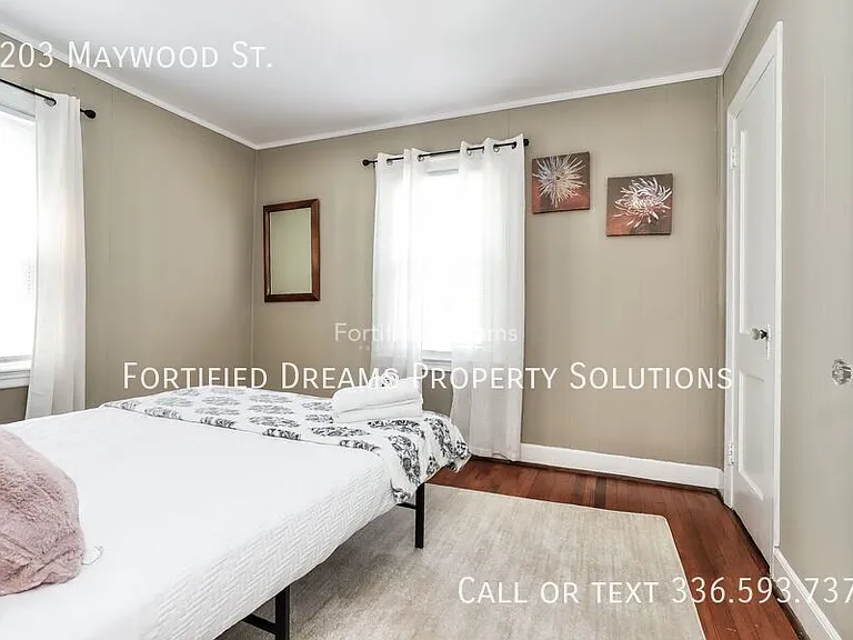 2203 Maywood St — Photo 13