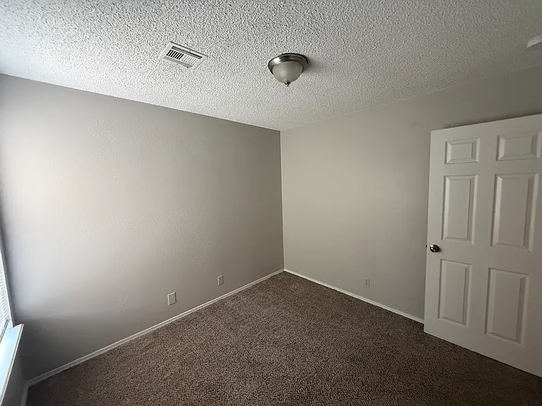 1533 E 67th Pl — Photo 9