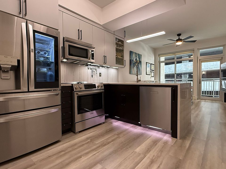 Full condo remodeled in 2023. All stainless steel, high end appliances.
ASKO dishwasher (stainless steel tub)
Bosch Electric Range