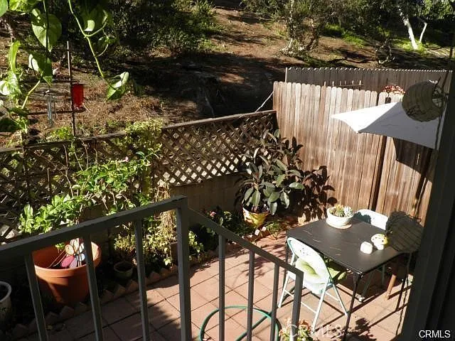 25006 Terrace Lantern — Photo 6