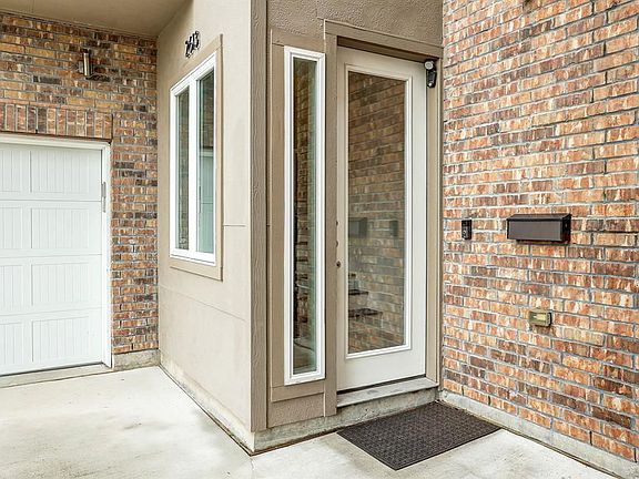 3rd image of 2613 Waugh Dr