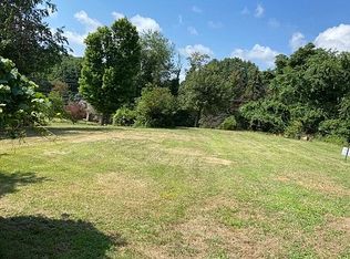 2125 Forest Grove Rd, Coraopolis, PA 15108