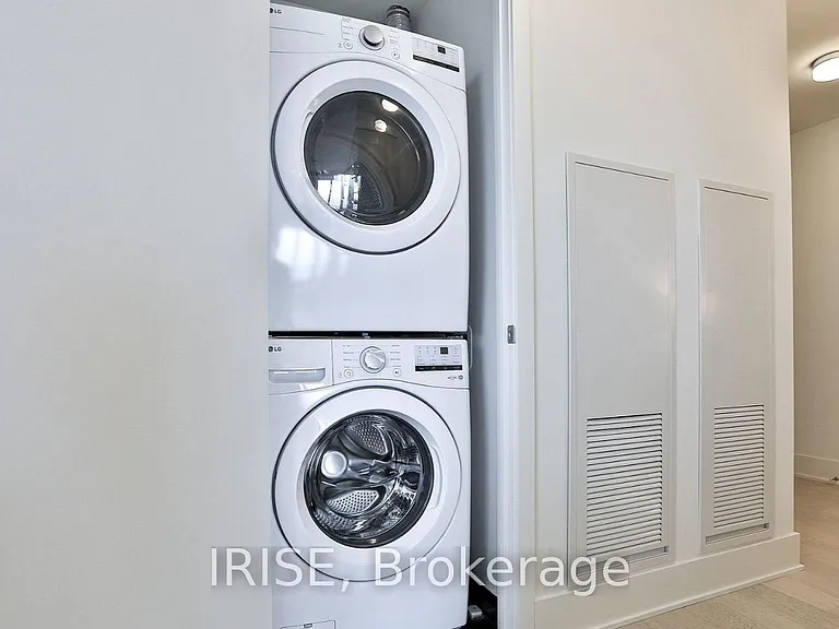 11 Yorkville Ave #5702 — Photo 12