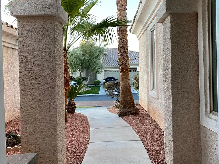 386 Apple River Ct — Photo 1