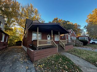 10053 Diamond Dr, Saint Louis, MO 63137