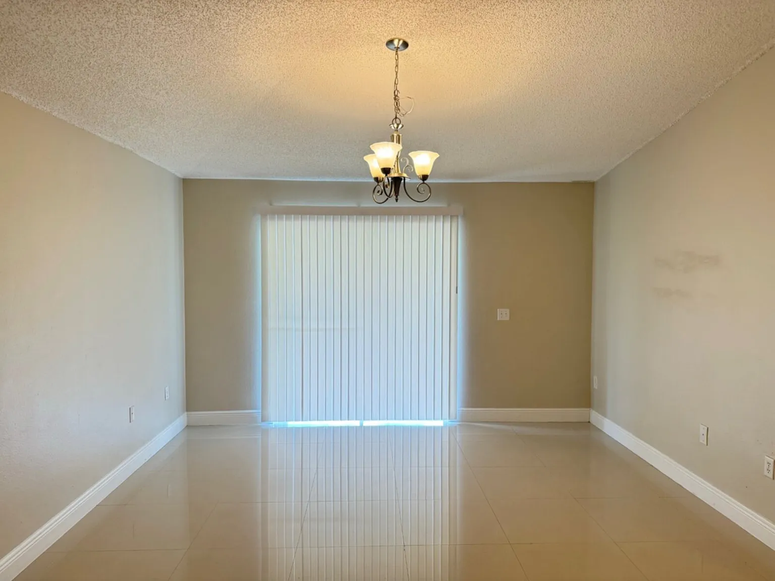 3 bed, 2.0 bath, 1677 sqft, $1,995 — Photo 4