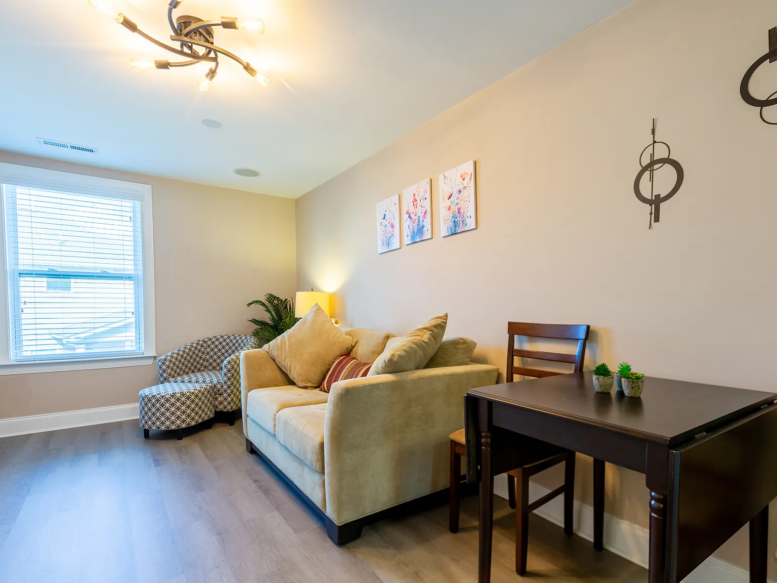 805 Poplar St — Photo 3