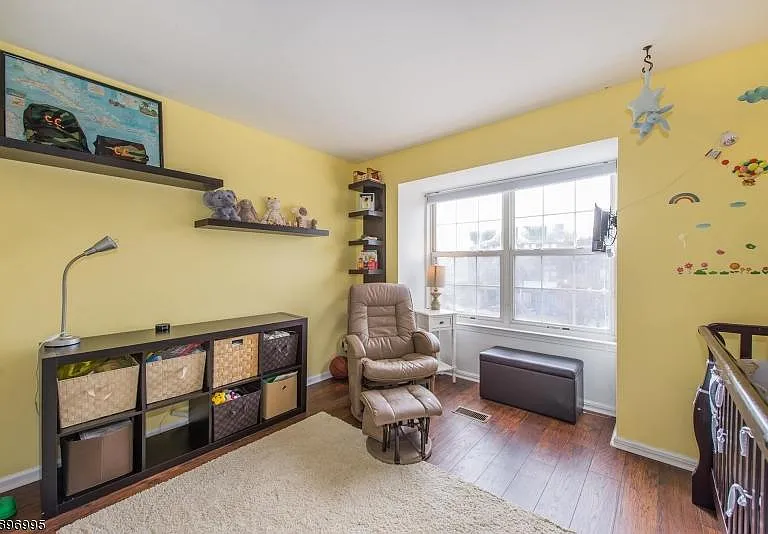50 Pine St #4 — Photo 6