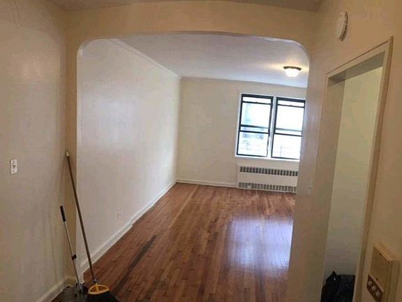 3rd image of 38 Saint Pauls Pl #G5