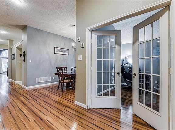 2nd image of 2905 Dover Dr