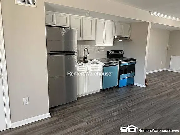 8 Johnson Pl — Photo 3