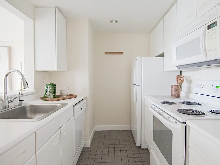 931 Massachusetts Ave #905 — Photo 5
