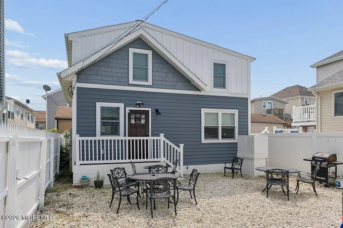 2 bed, 2.5 bath, 1112 sqft, $1,855 — Photo 1