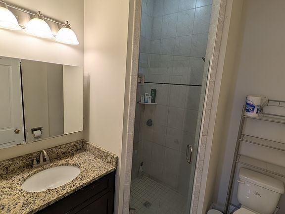 5th image of 402 W Clay St