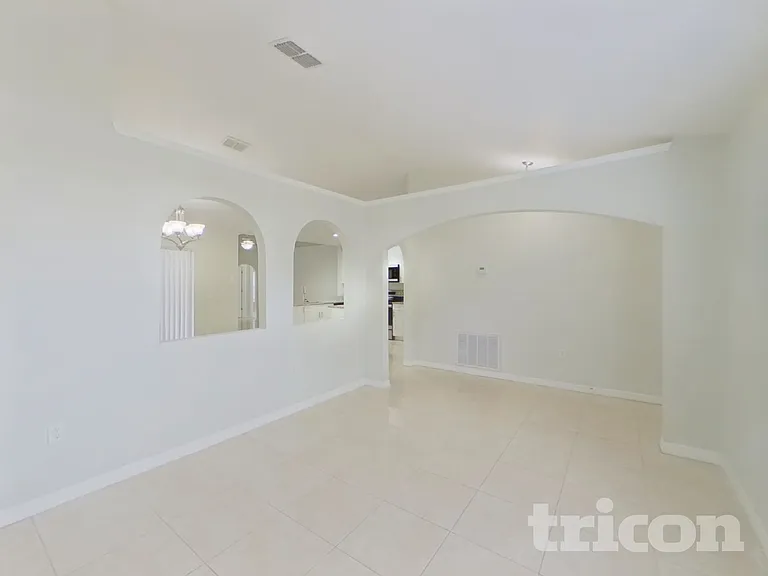 311 Ferrara Ct — Photo 2