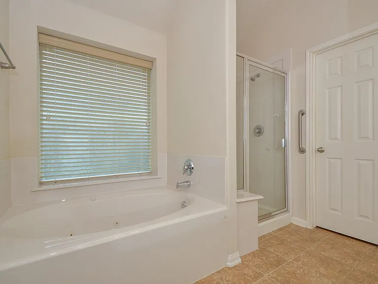 8111 Emperors Pass — Photo 5