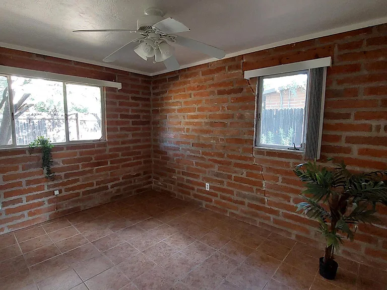 E Blacklidge Dr — Photo 39