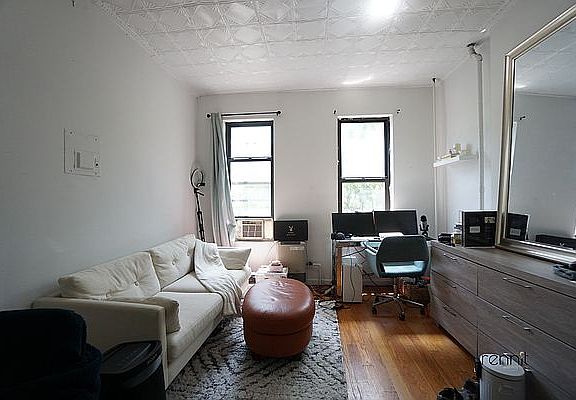 3rd image of 319 Jefferson St APT 3L