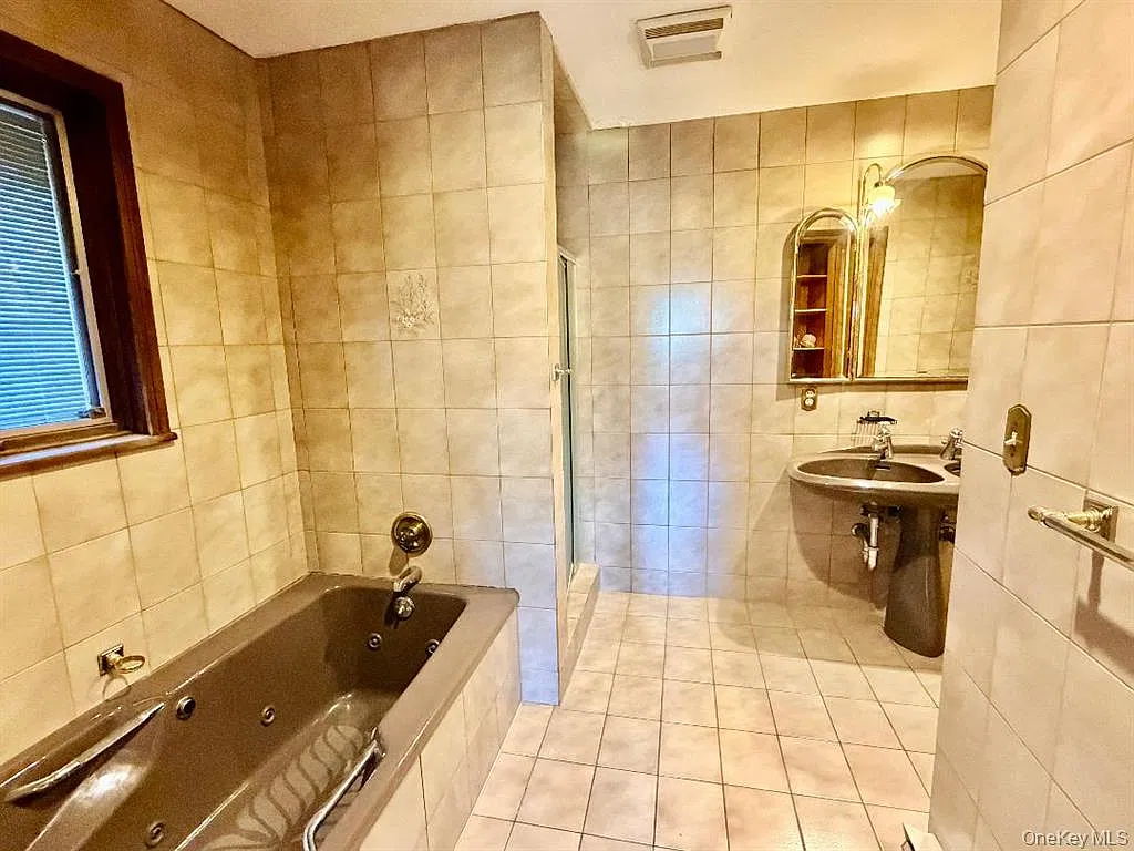 3 bed, 1709 sqft, $3,600 — Photo 3