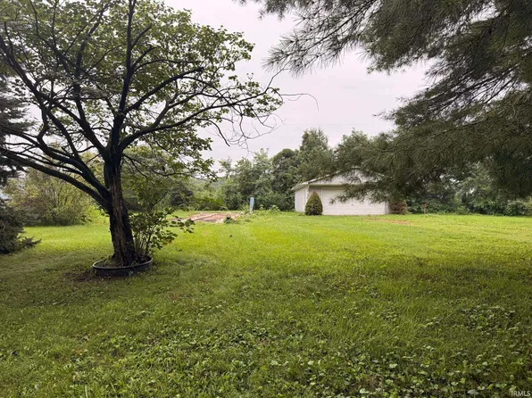 3393 E Pleasant Grove Dr, Warsaw, IN 46580