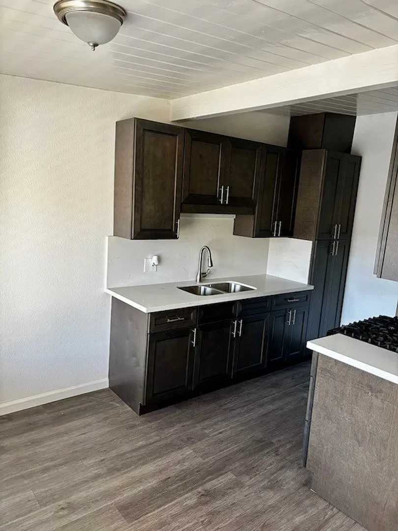 2414 310 South H St — Photo 4