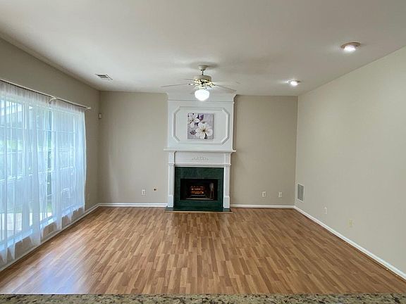 5th image of 2310 Wickingham Dr NE