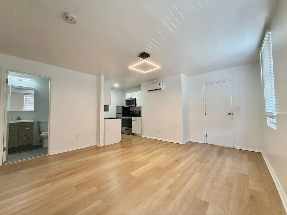 139 E Clifton Ave #301