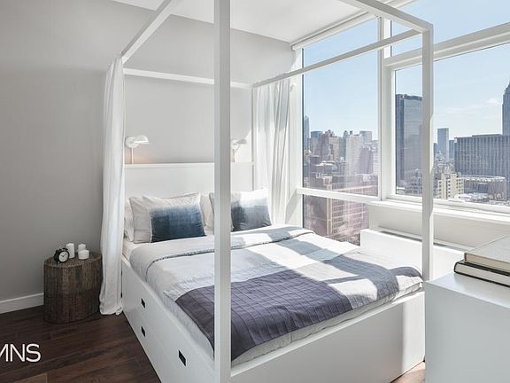 3rd image of 507 W 28th St APT 31D