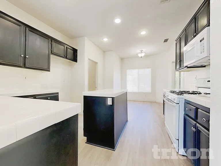 2069 Holguin St — Photo 6