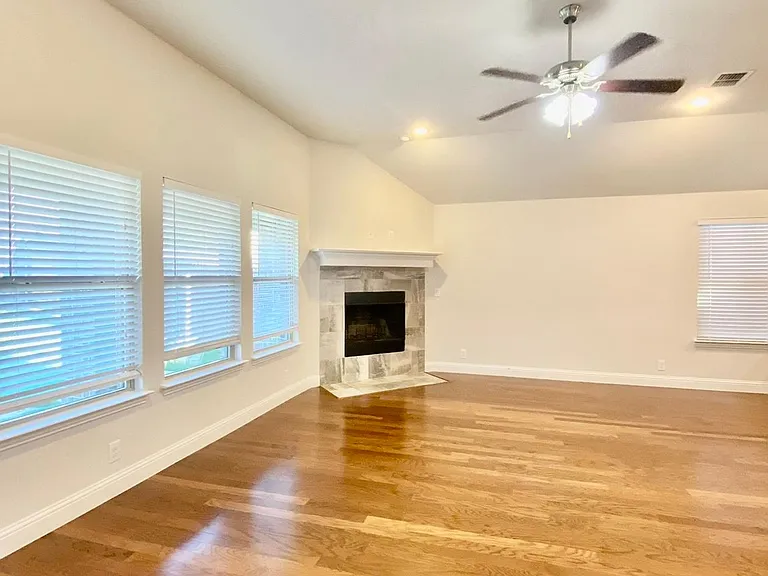 4404 Cherry Cv — Photo 27