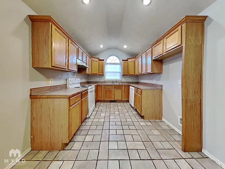 674 N Jonathan Ave — Photo 5
