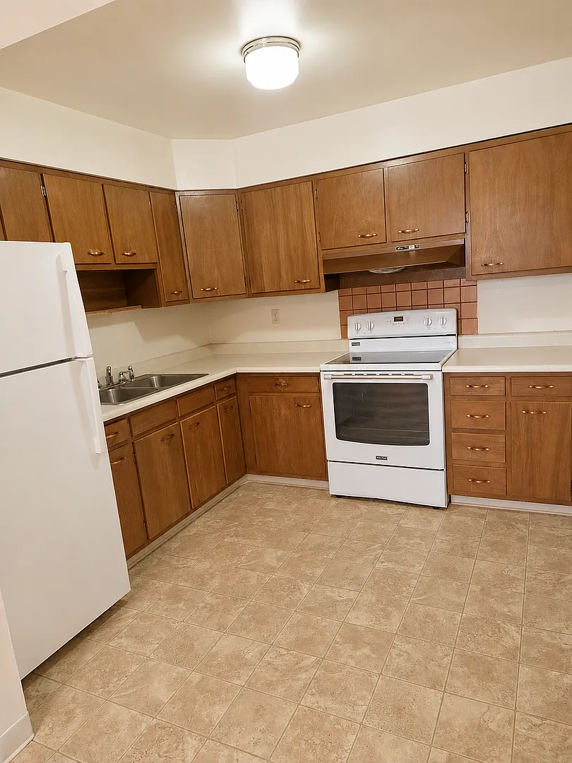 932 Ave B Apartments — Photo 1